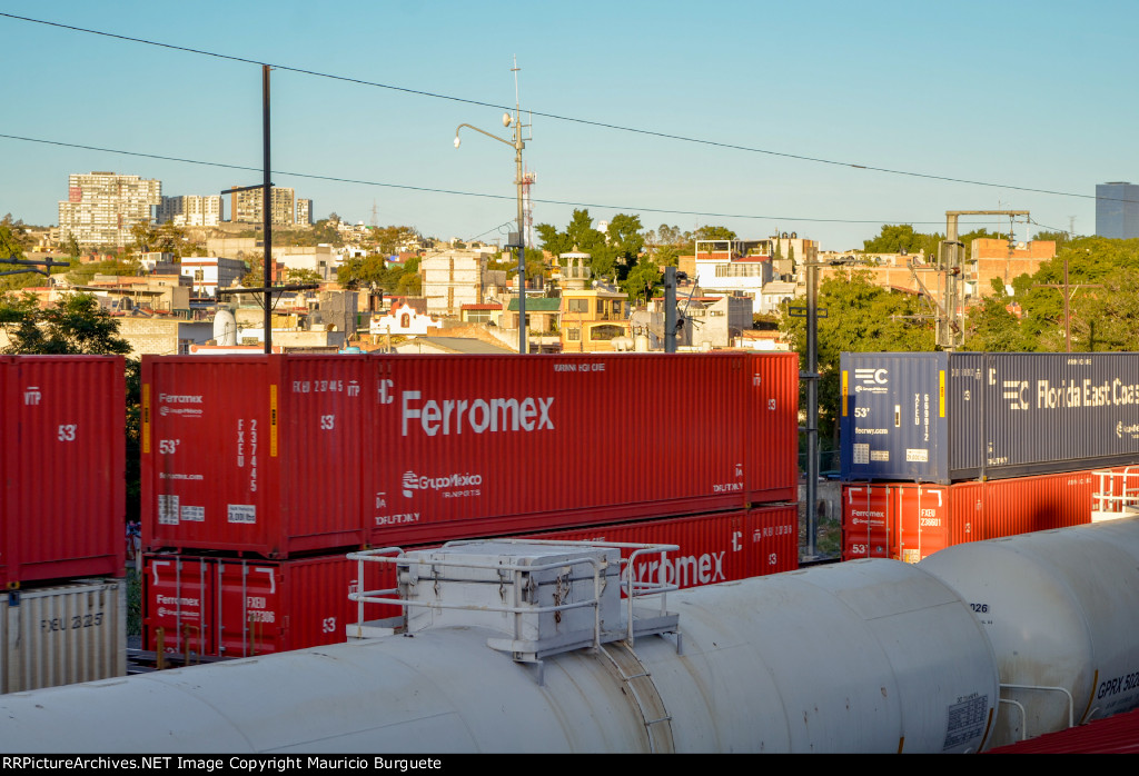 FXEU Container red scheme